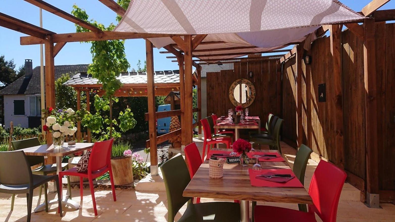 Le Sapin Rouge - Restaurant - Bar - Chambres D'Hotes Artigues  Eksteriør bilde
